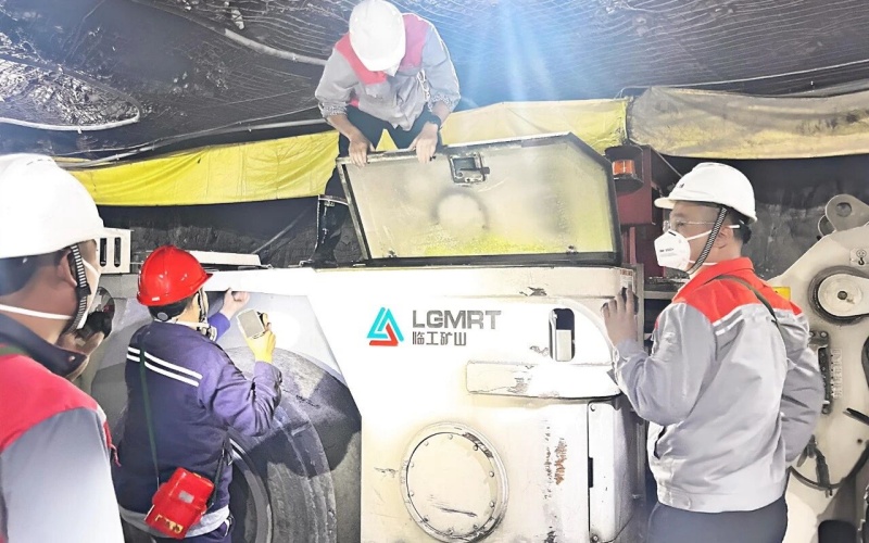 إلى مناجم المنطقة الوسطى والجنوبية، الاستماع إلى العملاء